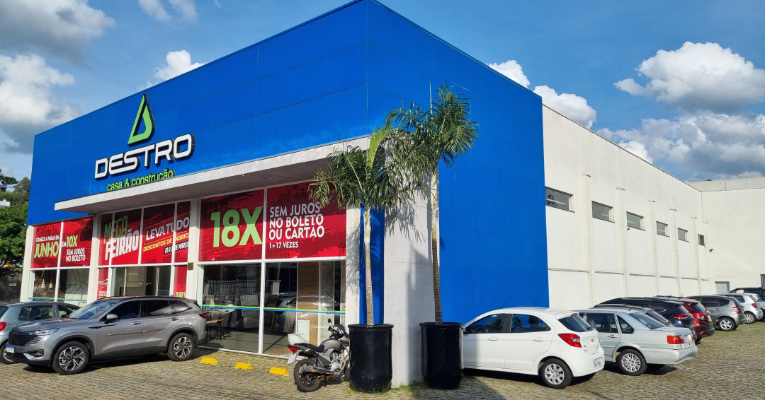 Pisos e porcelanatos: opções e cuidados para sua construção Pisos e porcelanatos: opções e cuidados para sua construção